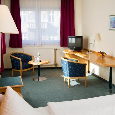 Hotel Berlin - Greenline Hotel Цоссен Экстерьер фото