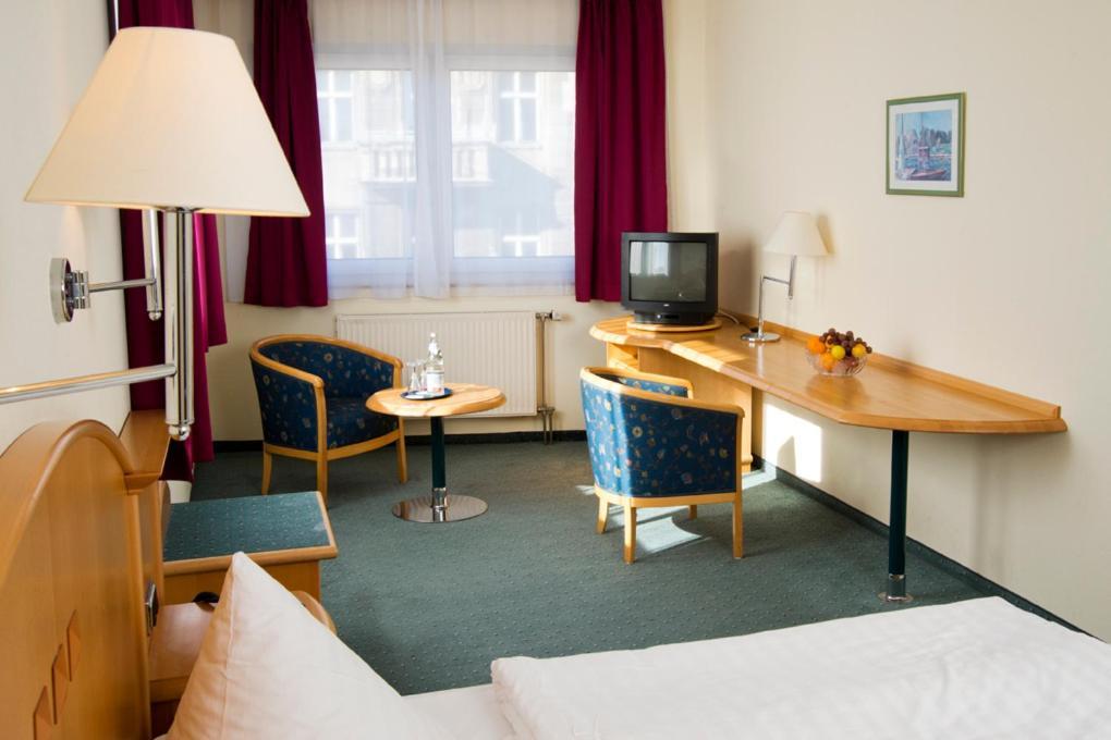 Hotel Berlin - Greenline Hotel Цоссен Экстерьер фото