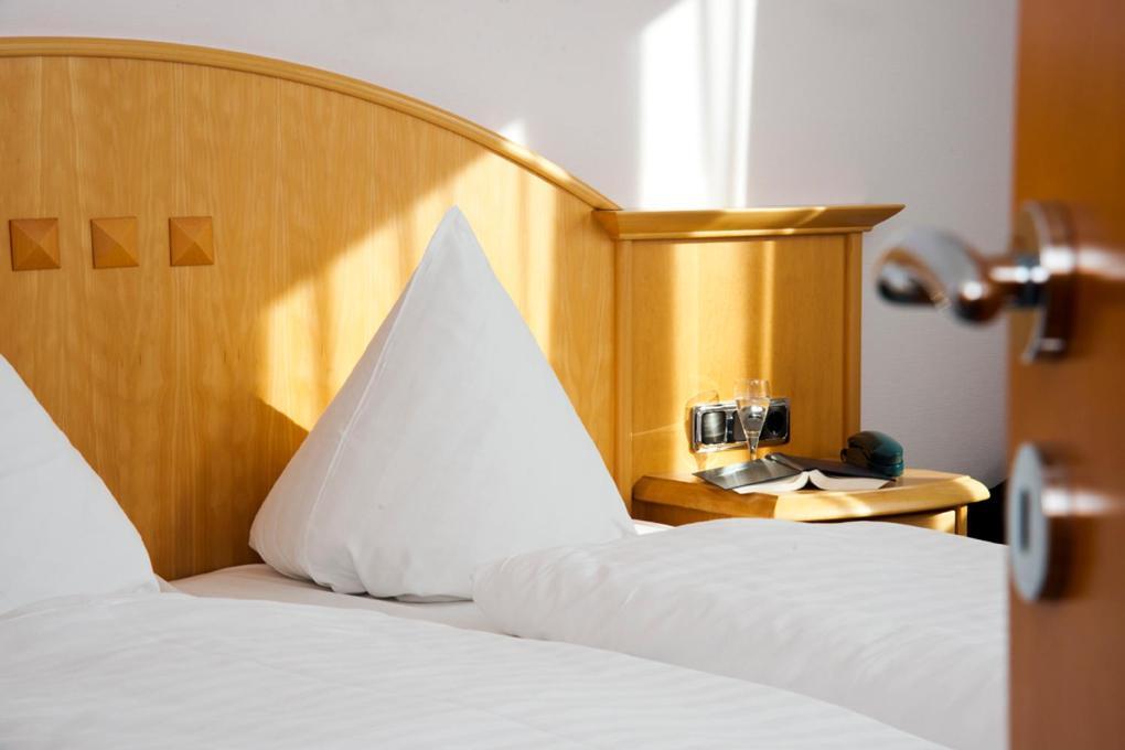 Hotel Berlin - Greenline Hotel Цоссен Экстерьер фото