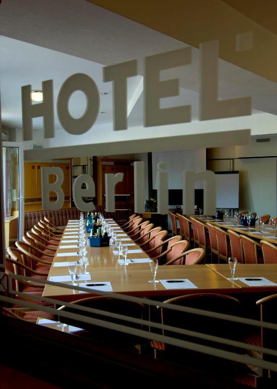 Hotel Berlin - Greenline Hotel Цоссен Экстерьер фото