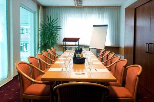 Hotel Berlin - Greenline Hotel Цоссен Экстерьер фото
