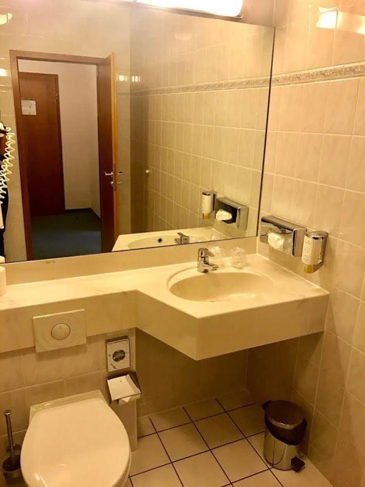 Hotel Berlin - Greenline Hotel Цоссен Экстерьер фото