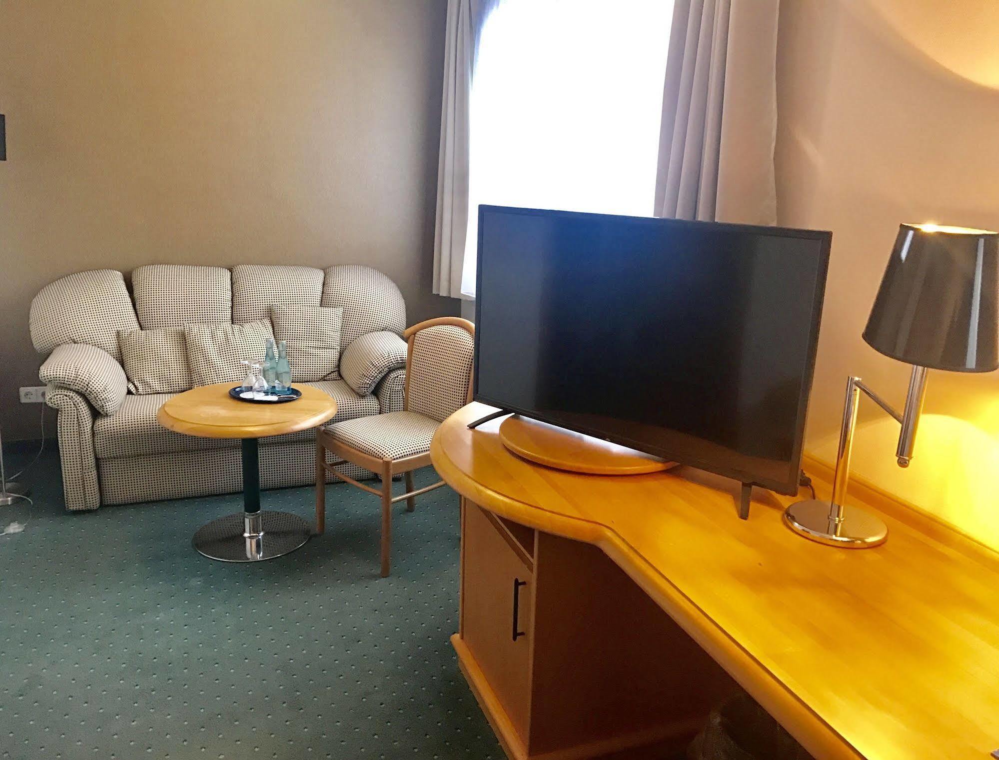 Hotel Berlin - Greenline Hotel Цоссен Экстерьер фото