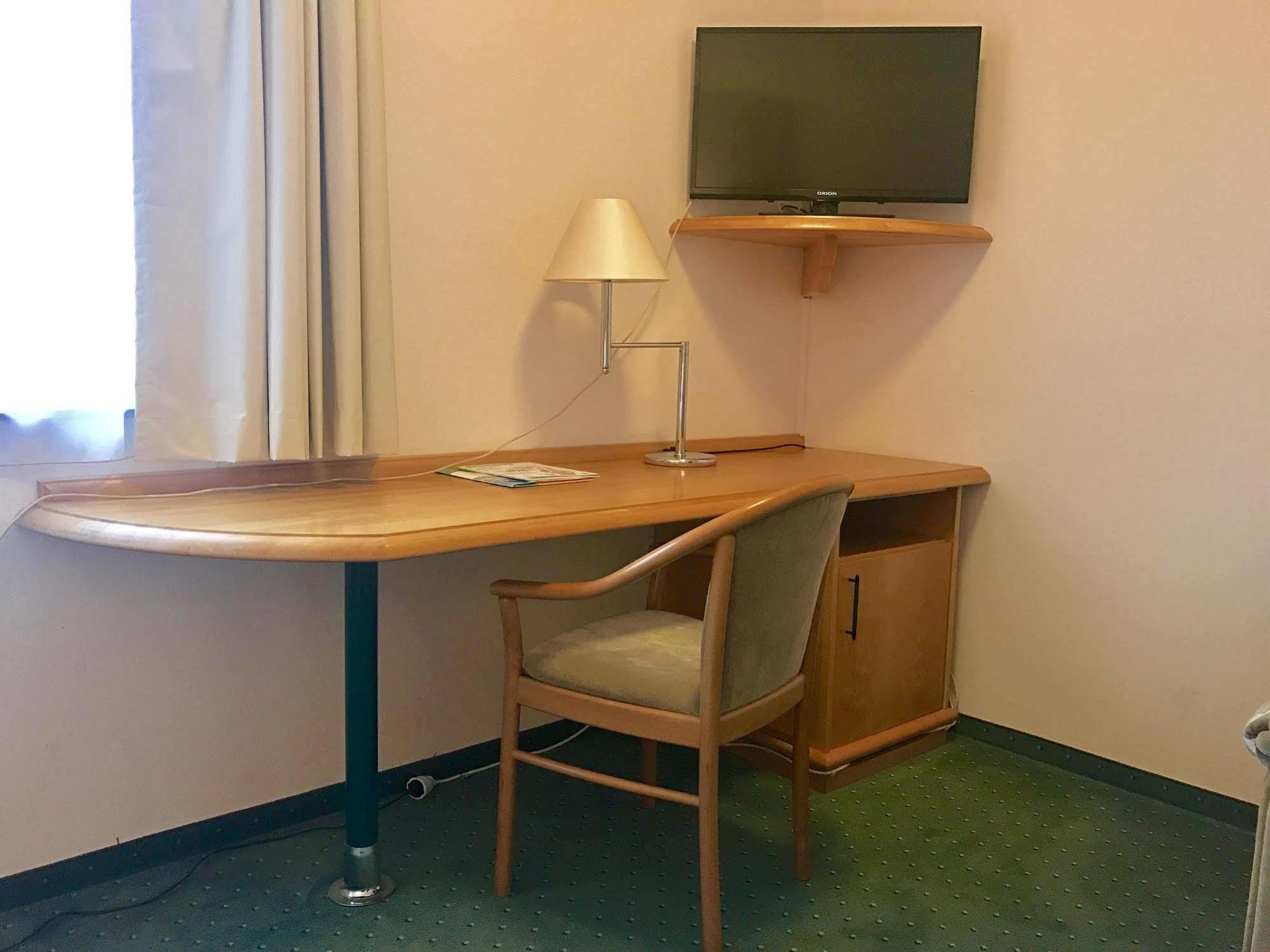 Hotel Berlin - Greenline Hotel Цоссен Экстерьер фото