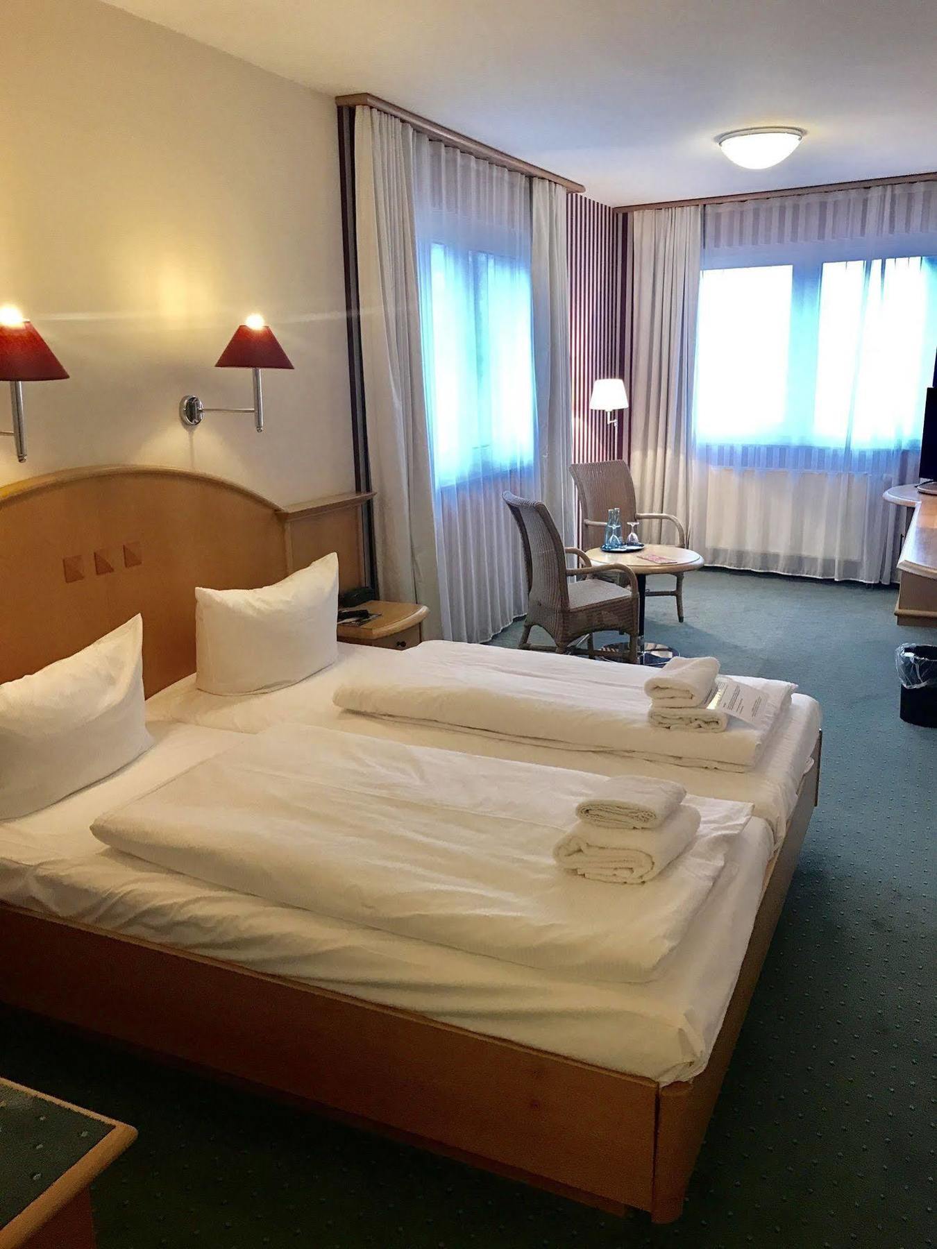 Hotel Berlin - Greenline Hotel Цоссен Экстерьер фото
